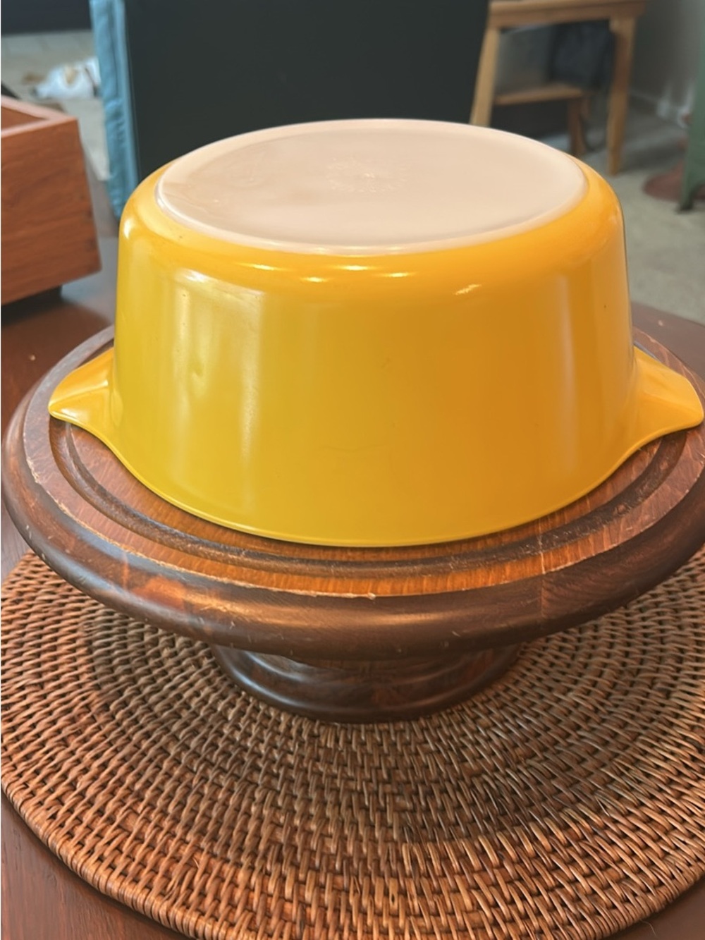 Vintage Pyrex yellow round casserole dish 476